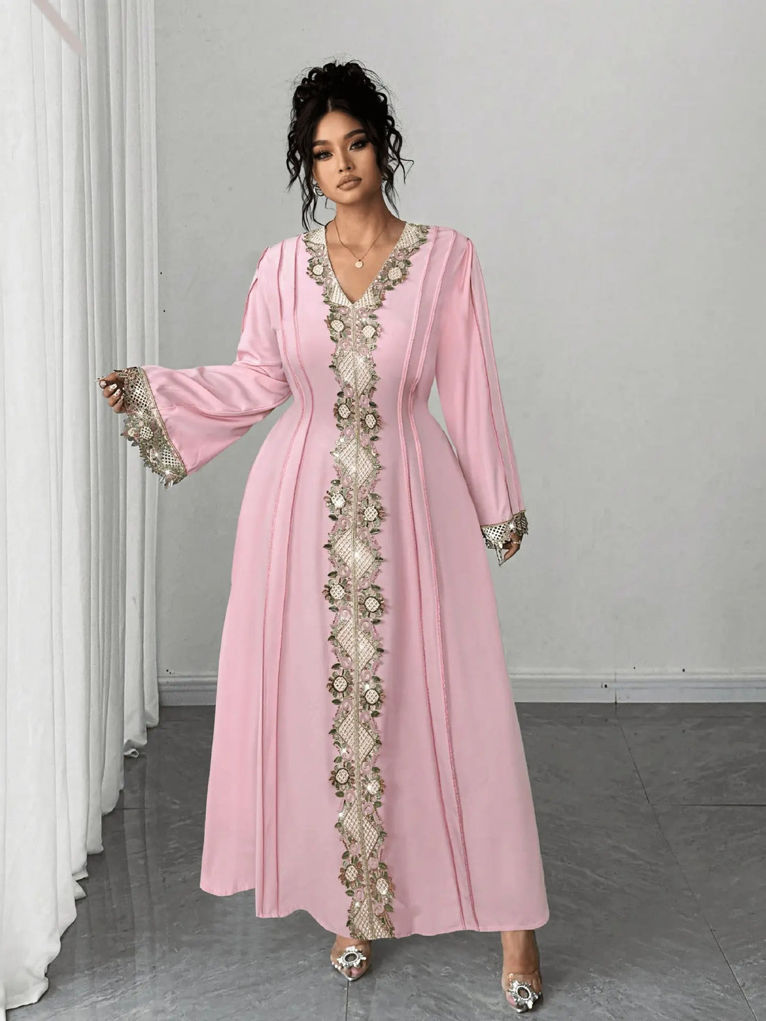 Elegant Vintage Lace Embroidered Maxi Dress with V-Neck and Fitted Waist, Flowy Skirt Women&